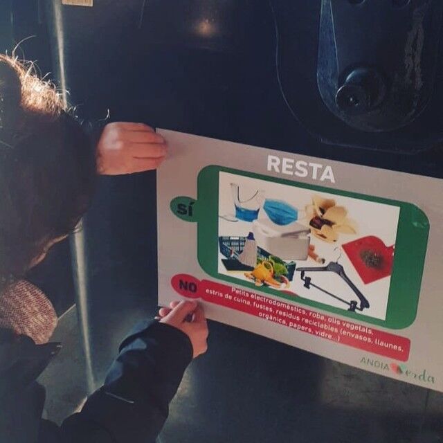 🧐Els residus que van als Envasos, Resta i Orgànica poden generar alguns dubtes. 
📌És per això, que en les properes setmanes etiquetarem els contenidors de les àrees tancades dels municipis d'@anoiaverda, per facilitar millor la informació.
#ÀreesTancades 
#recollidaselectiva
#mediambient
#residuzero 
#quèllençaralsEnvasos
#quèllençaralaResta
#quèllençaralOrgànica

@consellanoia @ajbruc @ajuntamentcastelloli @ajcarmeanoia @ajjorba @stmartidetous @ajcopons @ajorpi @ajuntamentpratsderei 
@viuelbosc @ajuntament_montmaneu @ajcalongedesegarra @ajuntament_pujalt @ajuntamentbellprat
@ajlapobladeclaramunt @ajlatorredeclaramunt